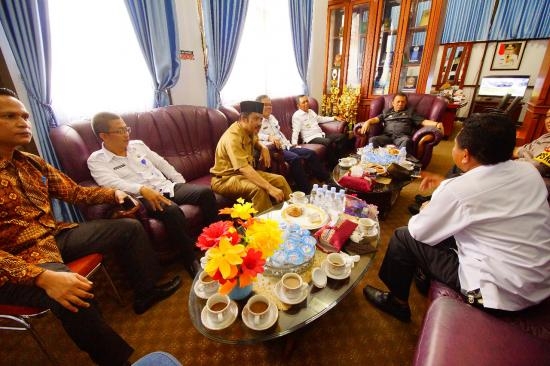 Sambut kedatangan Ka. BNN Sulsel